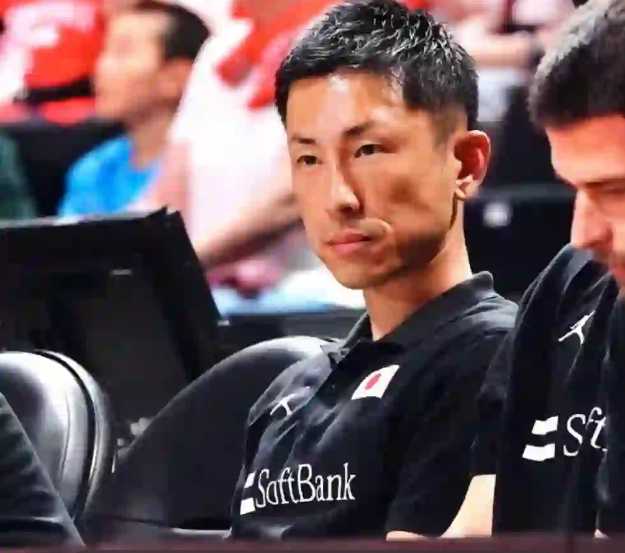 完胜郭士强！揭秘日本亚运少帅：全NBA履历 新季任76人助教